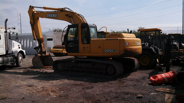 Renta de Excavadora John Deere 200C en Aguascalientes